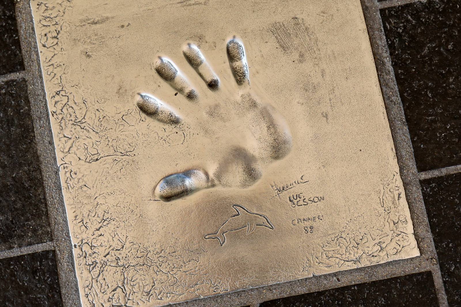 A handprint on the Chemin des Étoiles, around the Palais des Festivals: Luc Besson's, signed in 1988. The slab bearing Christie Brinkley's handprints, made on Monday 12 October during MIPCOM, will join this walk.