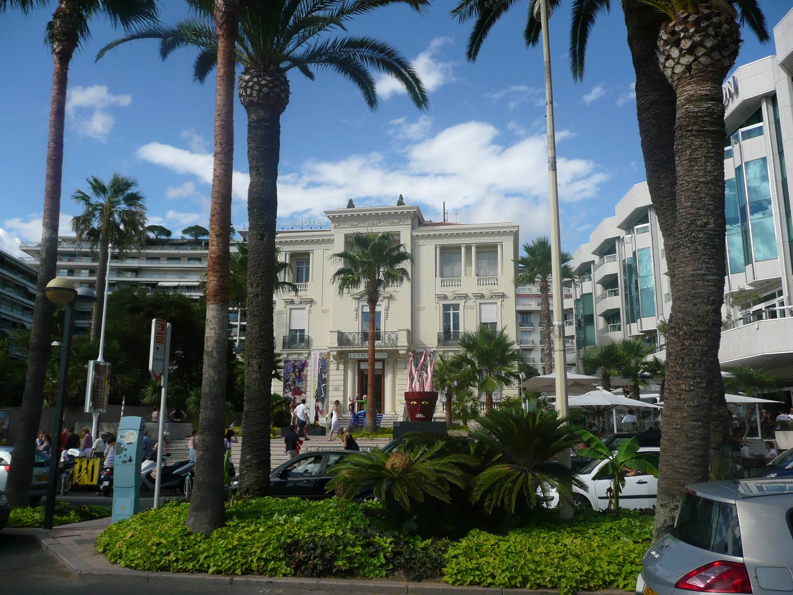 Le boulevard de la Croisette, où se trouve le centre d'art La Malmaison, au 47 boulevard de la Croisette.