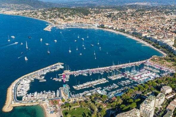 Port Canto and Pointe Croisette, showcase of Cannes' high-end market.